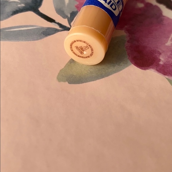 Maybelline Dream Lumi Touch Highlighting Concealer - Picture 3 of 3